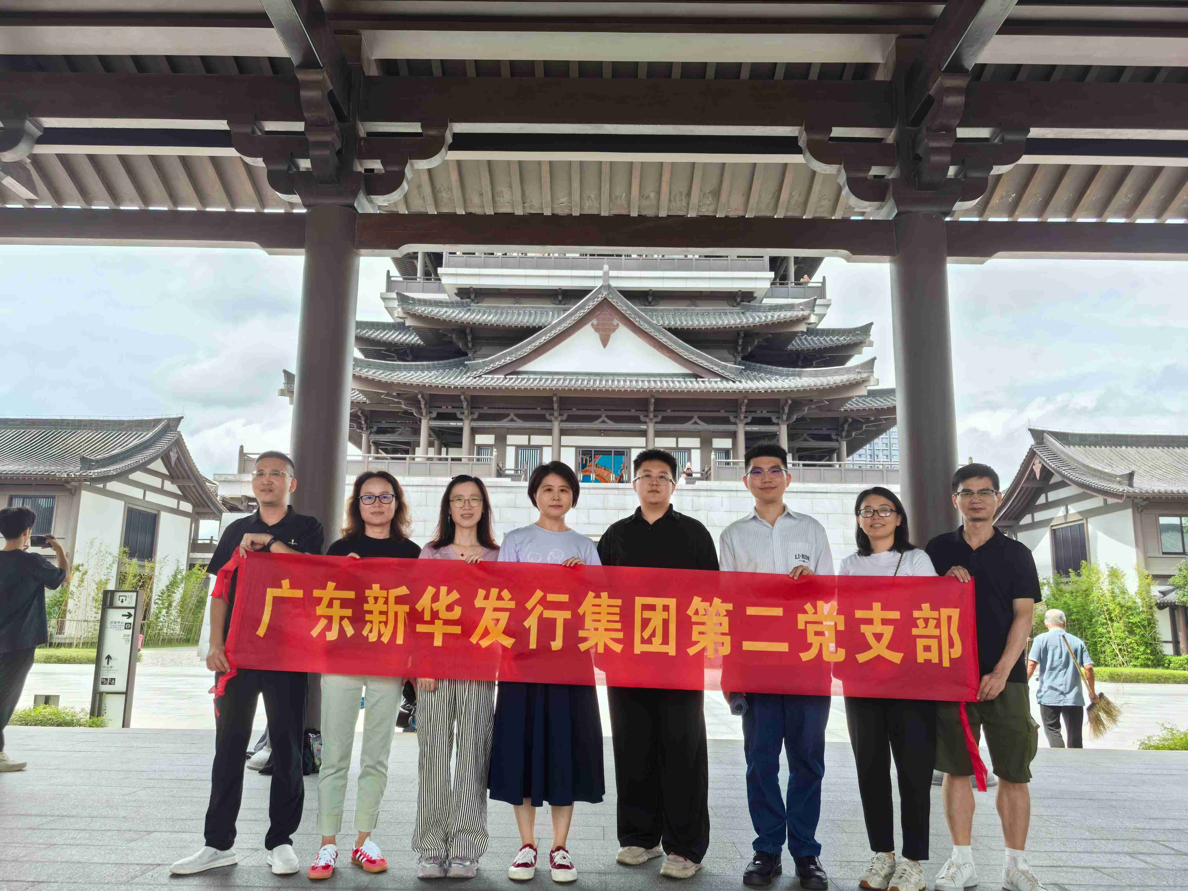 附件1：集團第二黨支部參觀廣州市文化館.jpg